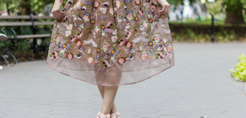 Embroidered dress, Anthropologie Embroidered dress, Moulinette Soeurs embroidery dress, J.Crew bow heels, bow back heels, pink bow heels, J.crew bow back ankle strap heels, Anthropologie Novelette Dress, Moulinette Soeurs Novellette,